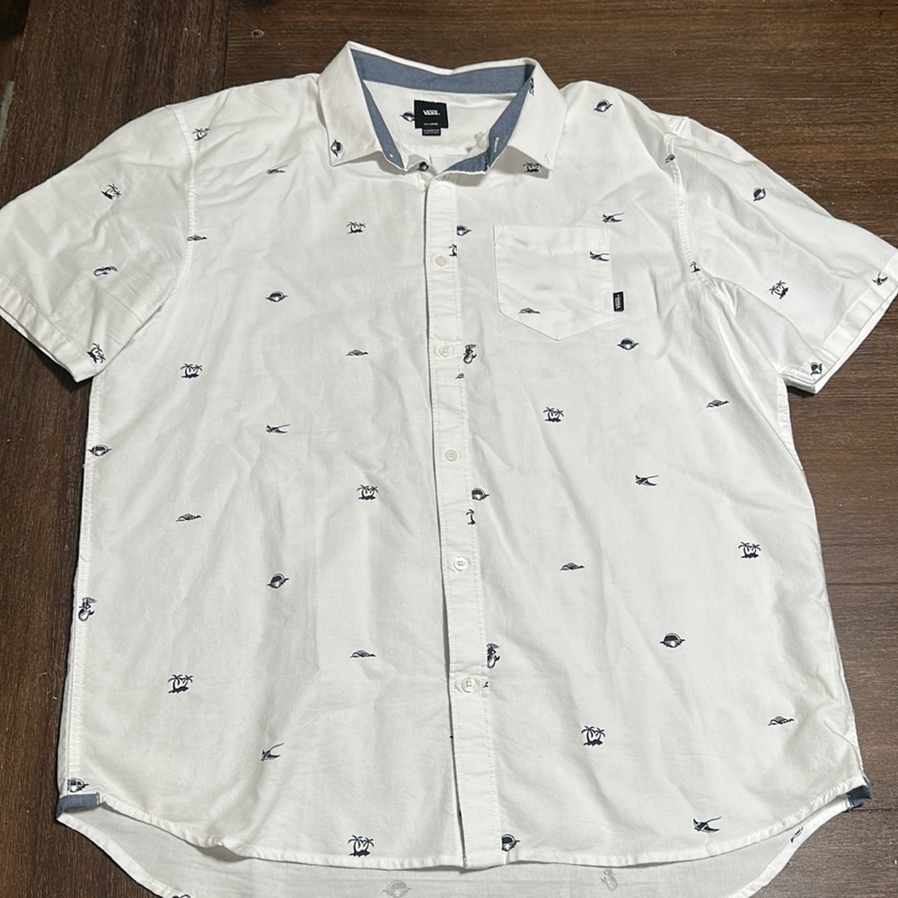 Men’s Vans shirt